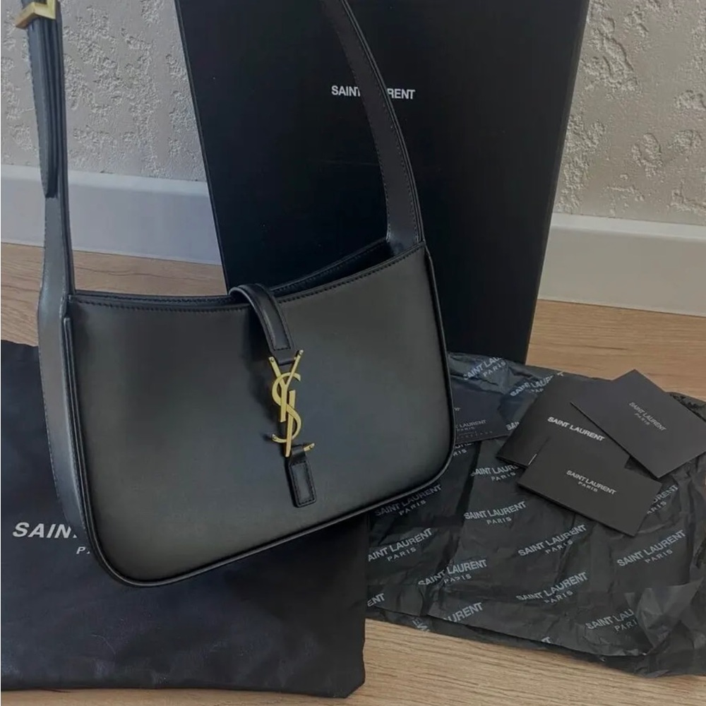 Saint Laurent Le 5 À 7 Hobo bag Authentic